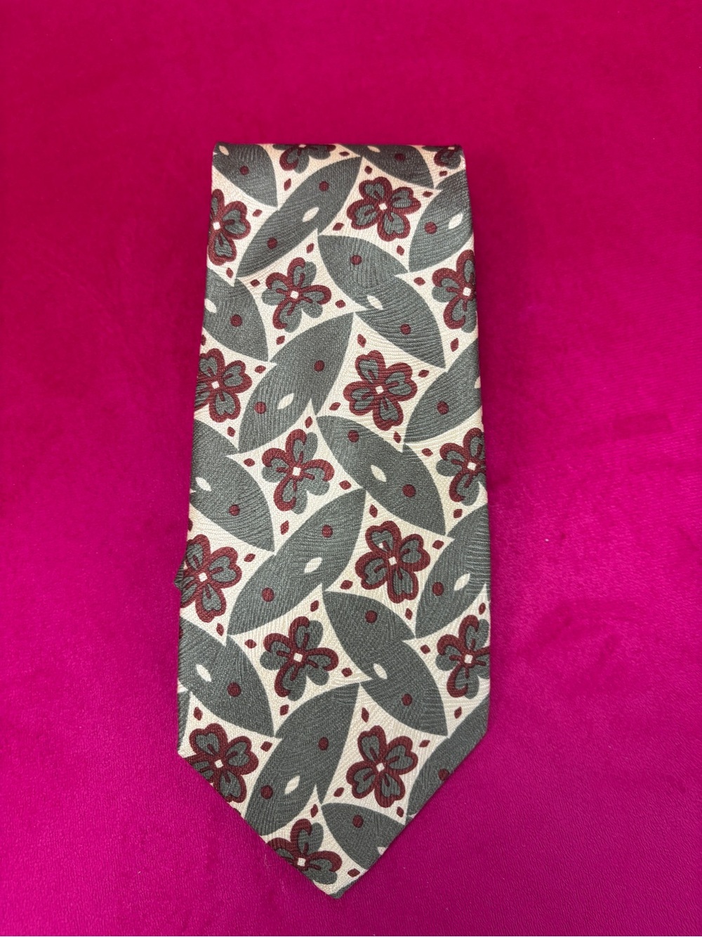 Vintage Barneys New York 100% silk Floral Pattern Men's Tie never worn
